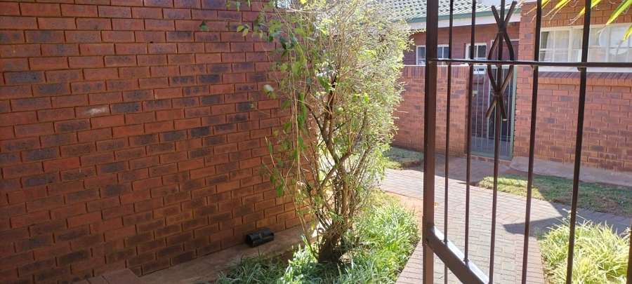 2 Bedroom Property for Sale in Langenhovenpark Free State